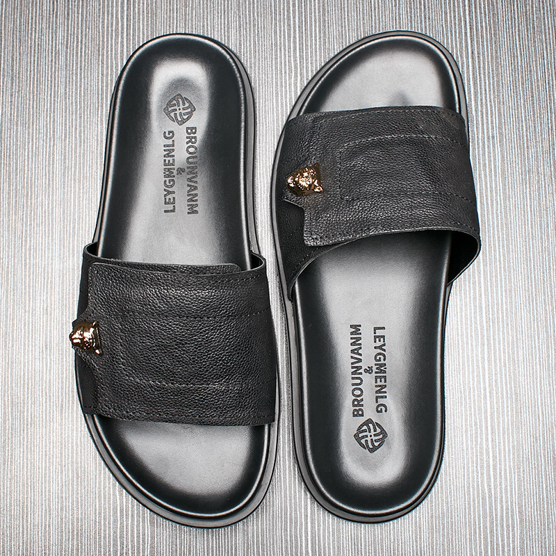 Mens Fashion Summer 2025 - 2025 Nieuwe Lederen Slippers Metalen Versierd